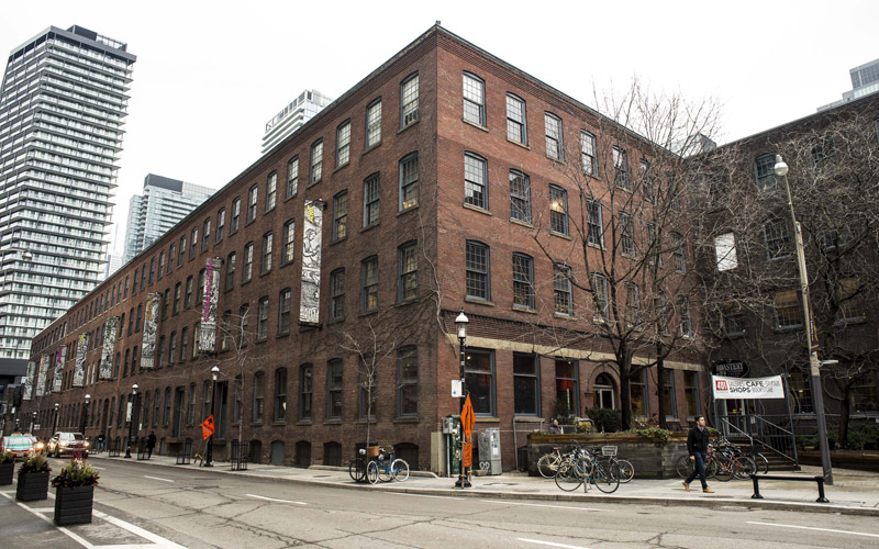 Рада Торонто підтримала зниження податку на майно для центрів культури вдвічі
